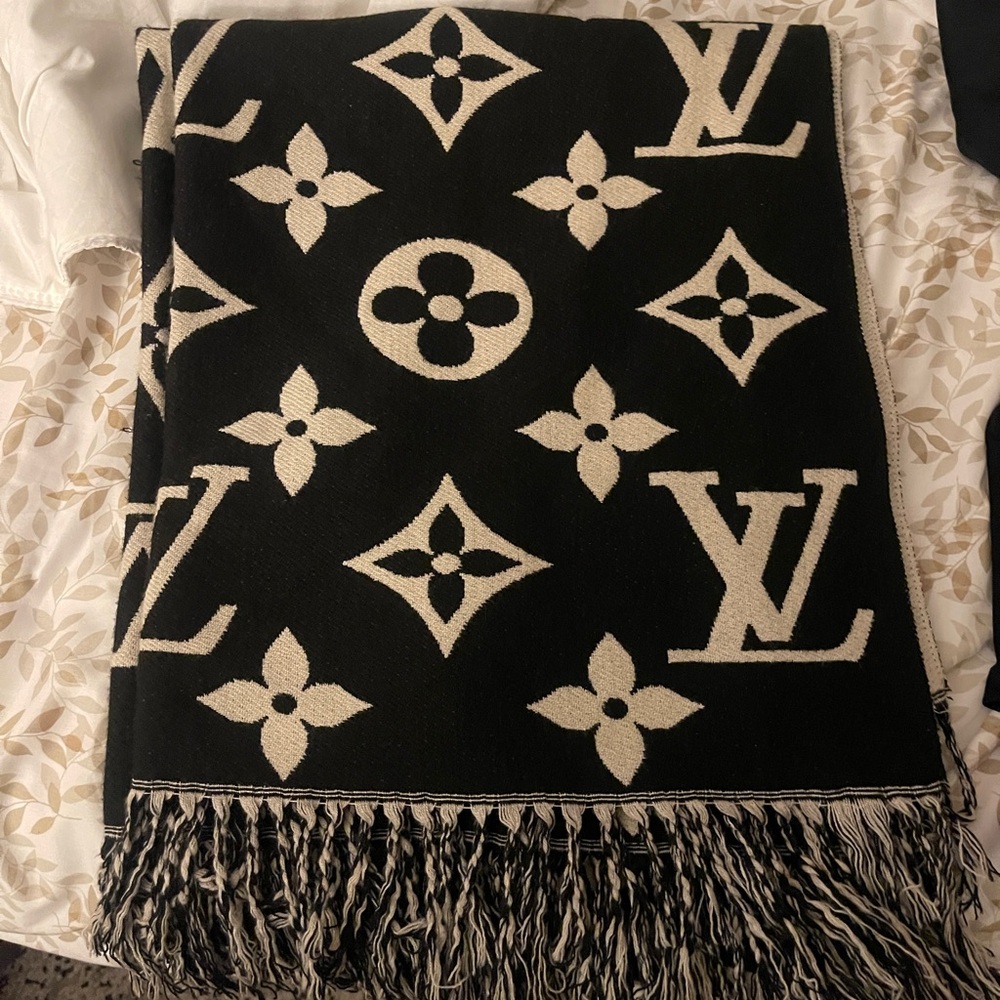 Women scarf